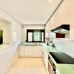 Διαμέρισμα Rs 12 Luxury Center Of - Eaw Homes